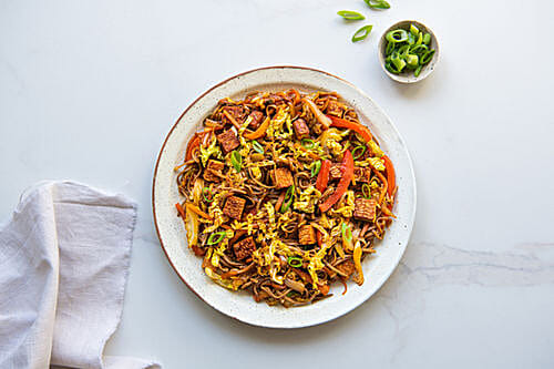 Red Pepper, Carrot and Tempeh Yakisoba | The Doctor's Kitchen
